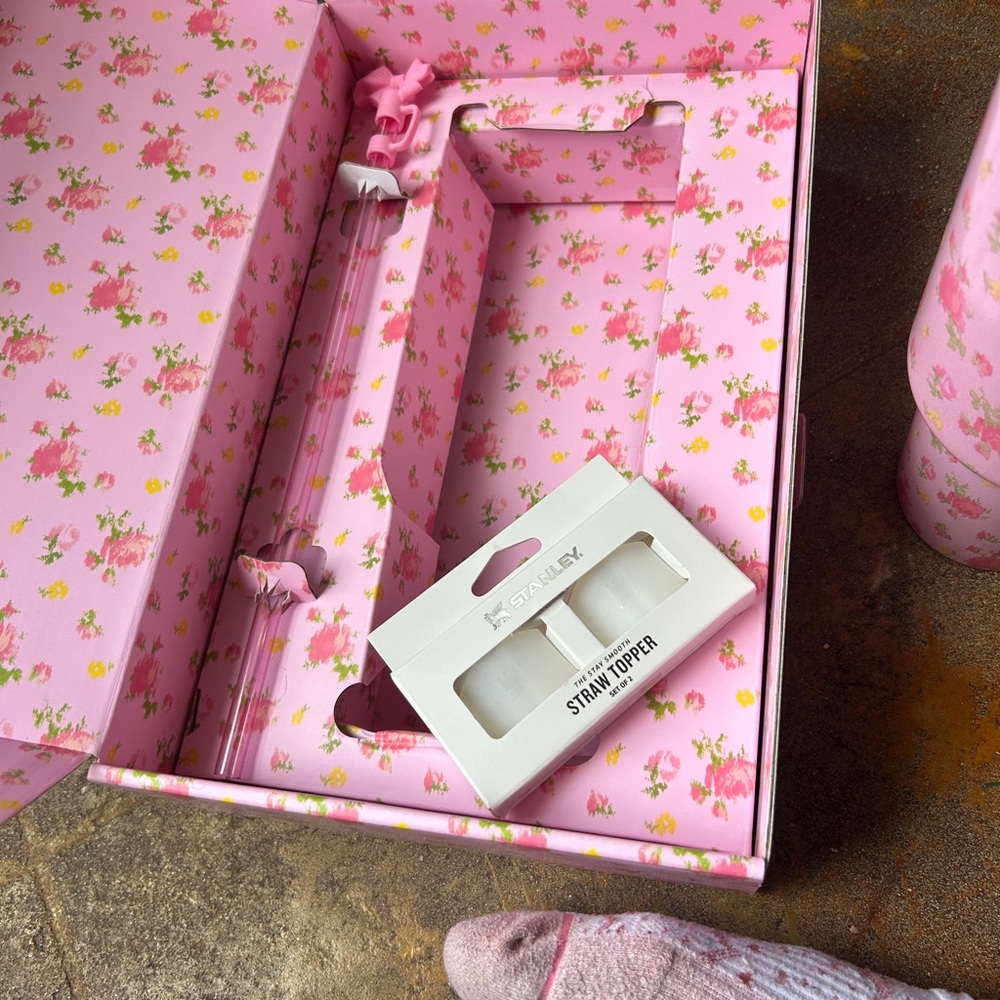 Stanley LoveShackFancy Pink Floral Cup (straw topper not included) - Picture 4 of 6